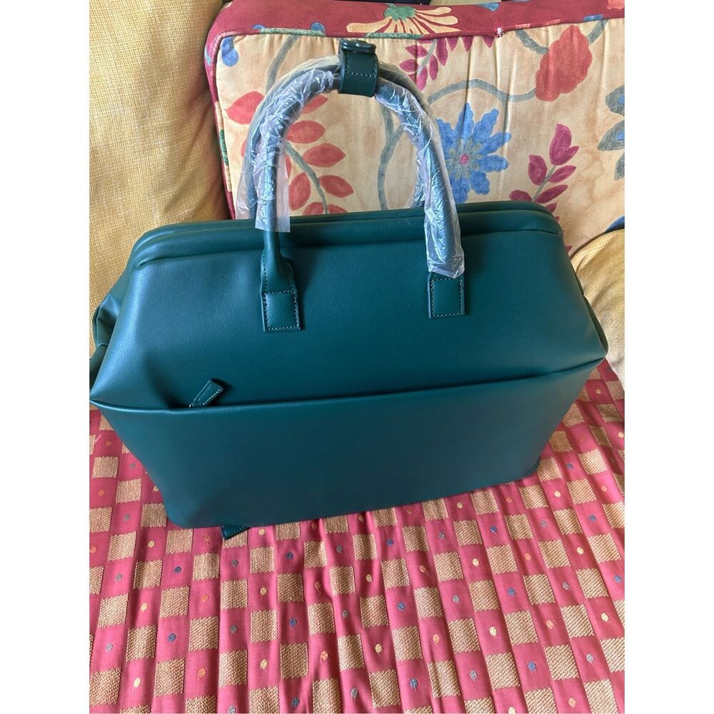 NWT BEIS Wicked Weekender Travel Bag in Wicked Green - Picture 2 of 2
